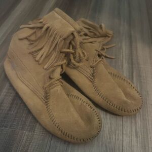 Minnetonka Kids Moccasins in Brown